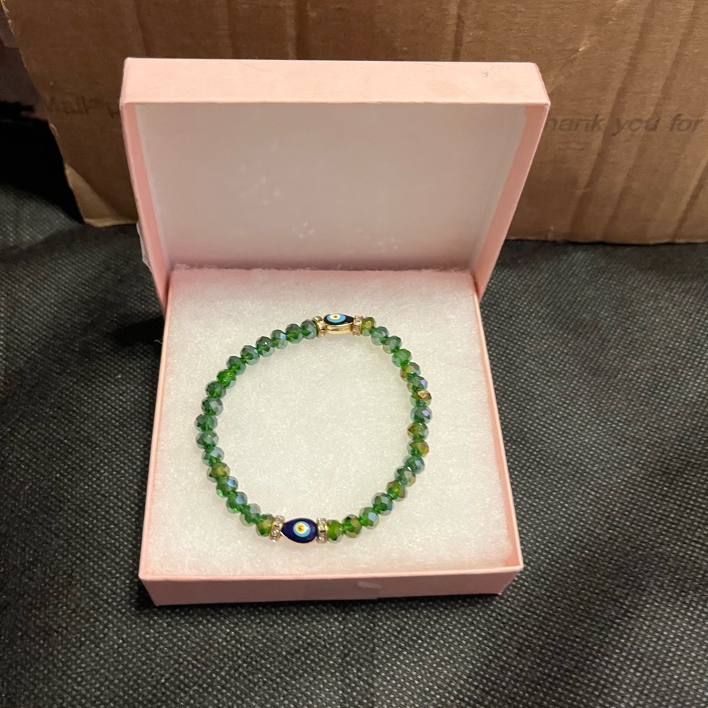 NIB Green Beaded Stretch Bracelet with Evil Eye Charms 7”